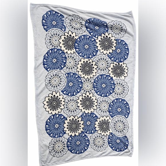 Vera Bradley Blanket - Picture 2 of 4